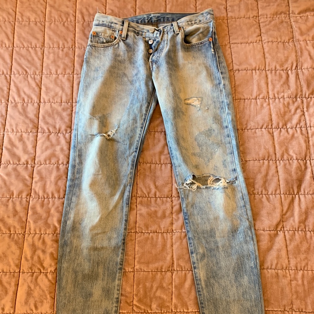 Levis 501 Distressed light blue